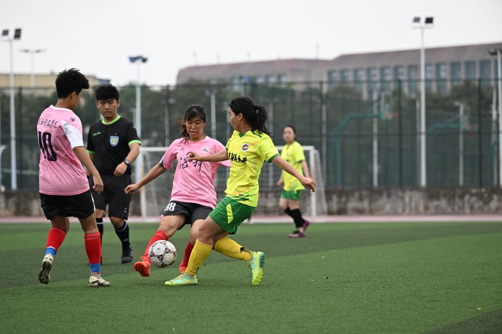 关于兰州女足球员接受力量训练：体能逐渐增强的信息
